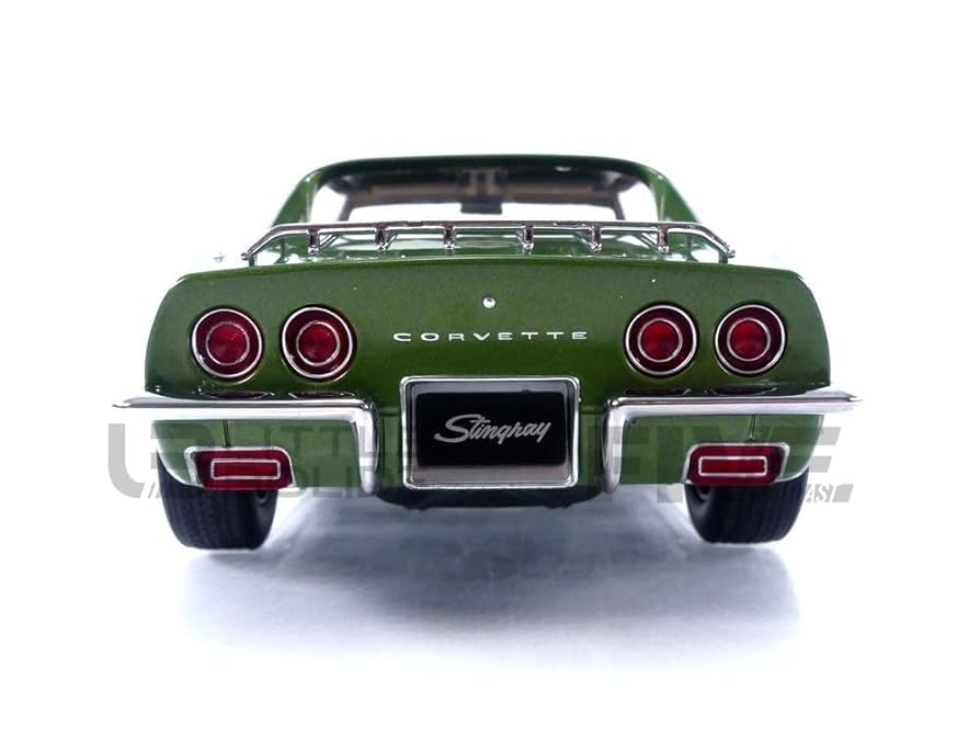 1/18ミニカー　CHEVROLET CORVETTE C3 1972 Chevrolet Corvette C3 w/ Removable Roof parts Blue in 1